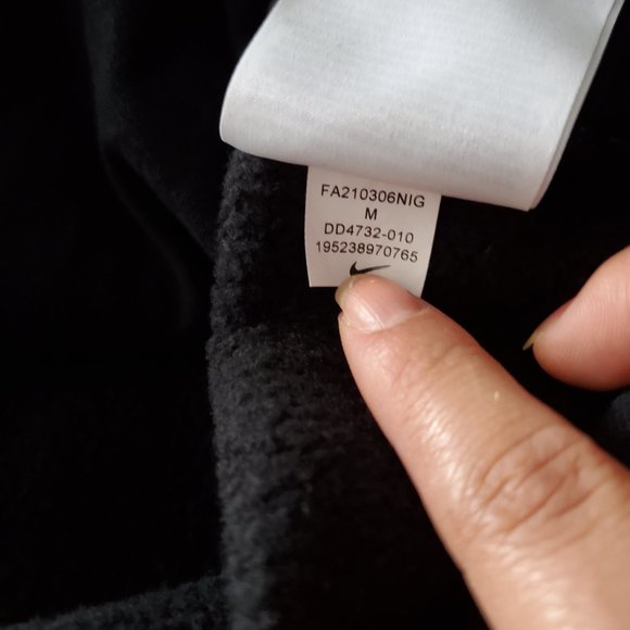 Nike Sweater Black 1/2-Zip Pullover- Medium - Picture 4 of 12
